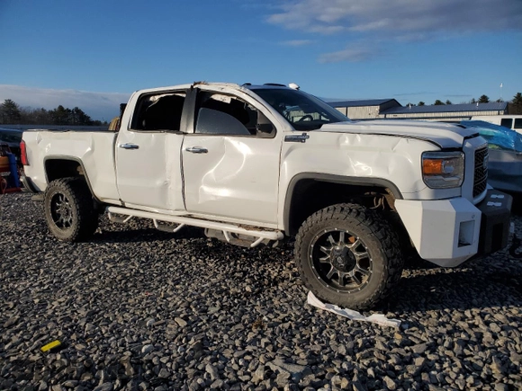 2019 GMC Sierra 2500HD Denali with VIN 1GT12SEY2KF132248, listed as a Copart auction lot 84638294 with 89,115 mi miles and Salvage Title. Bid and sale history available at carsss.com. Image 4.