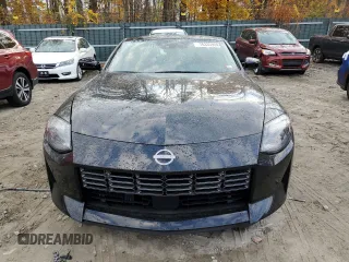 2024 Nissan Z Performance z VIN JN1BZ4BH5RM360916, wystawiony jako Copart lot #76335904 z przebiegiem 7 004 mil mil oraz Szkoda całkowita • Salvage title. Historia ofert i sprzedaży dostępna na DreamBid. Obrazek 5.