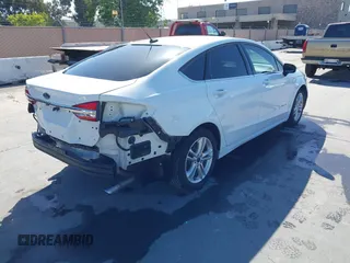 2018 Ford Fusion S z VIN 3FA6P0UU5JR122606, wystawiony jako IAAI lot #42239394 z przebiegiem 88 148 mil mil oraz . Historia ofert i sprzedaży dostępna na DreamBid. Obrazek 4.
