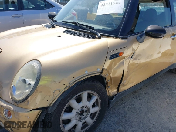 2004 MINI Hardtop with VIN WMWRC33434TJ53276, listed as a IAAI auction lot 42221744 with 195,400 mi miles and . Bid and sale history available at DreamBid. Image 6.