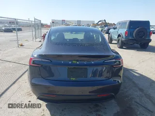 2024 Tesla Model 3 z VIN 5YJ3E1EA7RF721467, wystawiony jako IAAI lot #41857656 z przebiegiem 6 197 mil mil oraz . Historia ofert i sprzedaży dostępna na DreamBid. Obrazek 16.