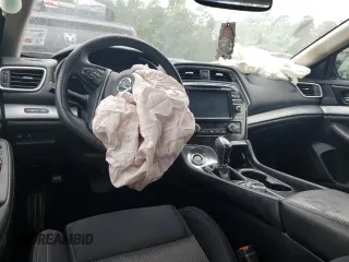 2017 Nissan Maxima SV z VIN 1N4AA6AP9HC360125, wystawiony jako Copart lot #54058155 z przebiegiem 107 260 mil mil oraz Szkoda całkowita • Salvage title. Historia ofert i sprzedaży dostępna na DreamBid. Obrazek 8.