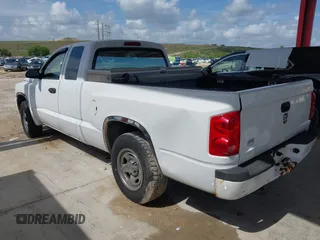 2010 Dodge Dakota z VIN 1D7CW2BKXAS143412, wystawiony jako IAAI lot #42369705 z przebiegiem 244 236 mil mil oraz . Historia ofert i sprzedaży dostępna na DreamBid. Obrazek 3.