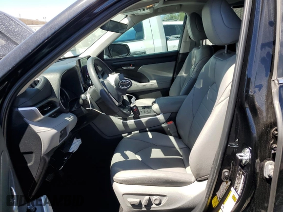 2024 Toyota Highlander LE with VIN 5TDKDRBH4RS542507, listed as a Copart auction lot 53318265 with 19,014 mi miles and Salvage title. Bid and sale history available at DreamBid. Image 7.