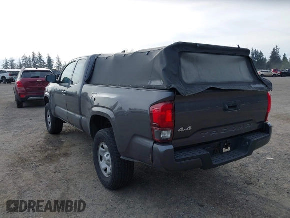 2018 Toyota Tacoma SR z VIN 5TFSX5EN0JX062612, wystawiony jako IAAI lot #41993211 z przebiegiem 92 586 mil mil oraz . Historia ofert i sprzedaży dostępna na DreamBid. Obrazek 3.
