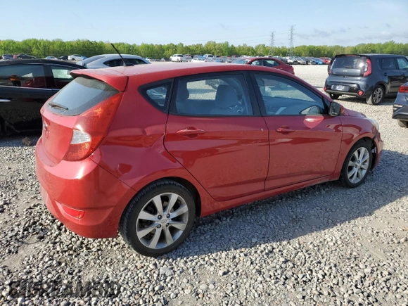 2013 Hyundai Accent SE with VIN KMHCU5AE0DU121047, listed as a Copart auction lot 52648035 with 42,655 mi miles and Salvage Title. Bid and sale history available at carsss.com. Image 3.