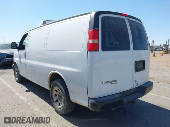 2012 Chevrolet Express Cargo z VIN 1GCSGAFX9C1196226, wystawiony jako IAAI lot #42607742 z przebiegiem 121 026 mil mil oraz . Historia ofert i sprzedaży dostępna na DreamBid. Obrazek 3.