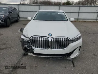 2020 BMW 7 Series 740i with VIN WBA7T2C02LCE43427, listed as a Copart auction lot 84253634 with 61,180 mi miles and Salvage Title. Bid and sale history available at carsss.com. Image 5.