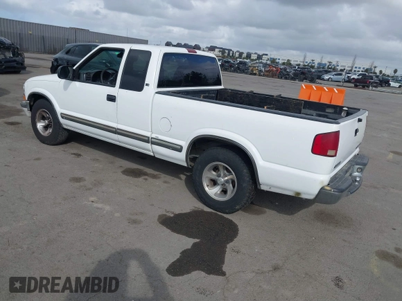 2000 Chevrolet S-10 LS with VIN 1GCCS19W7Y8289167, listed as a IAAI auction lot 41537625 with 224,481 mi miles. Bid and sale history available at carsss.com. Image 3.