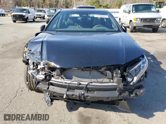 2025 Toyota Camry LE z VIN 4T1DBADK5SU015503, wystawiony jako Copart lot #51480665 z przebiegiem 3 525 mil mil oraz Szkoda całkowita • Salvage title. Historia ofert i sprzedaży dostępna na DreamBid. Obrazek 5.