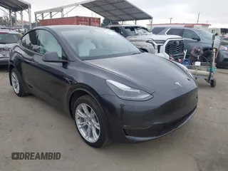 2024 Tesla Model Y z VIN 7SAYGDED9RF092955, wystawiony jako IAAI lot #42757539 z przebiegiem 6 385 mil mil oraz . Historia ofert i sprzedaży dostępna na DreamBid. Obrazek 1.