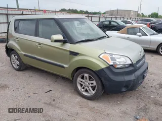2011 Kia Soul + with VIN KNDJT2A22B7213906, listed as a IAAI auction lot 41947276 with 152,022 mi miles. Bid and sale history available at carsss.com. Image 1.