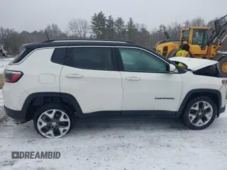 2020 Jeep Compass Limited with VIN 3C4NJDCB8LT106629, listed as a IAAI auction lot 41430354 with 105,510 mi miles. Bid and sale history available at carsss.com. Image 13.