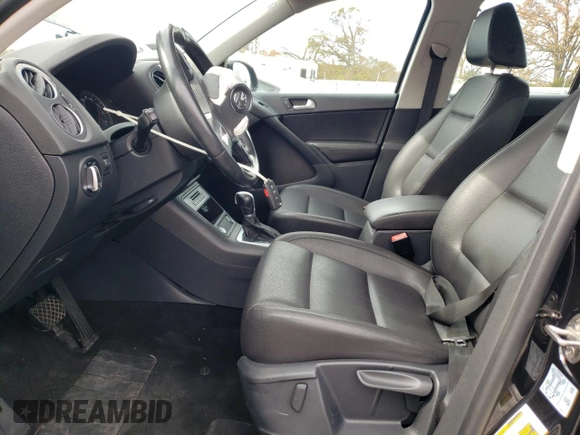 2017 Volkswagen Tiguan S z VIN WVGBV7AX8HK011807, wystawiony jako Copart lot #78723724 z przebiegiem 87 855 mil mil oraz Szkoda całkowita • Salvage title. Historia ofert i sprzedaży dostępna na DreamBid. Obrazek 7.