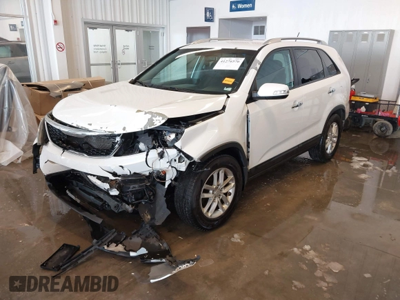 2014 Kia Sorento LX with VIN 5XYKT4A67EG433472, listed as a IAAI auction lot 41276576 with 177,014 mi miles. Bid and sale history available at carsss.com. Image 19.