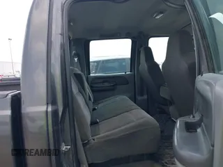 2003 Ford F-250 XL z VIN 1FTNW20L83EB89353, wystawiony jako IAAI lot #42127178 z przebiegiem 257 245 mil mil oraz . Historia ofert i sprzedaży dostępna na DreamBid. Obrazek 8.