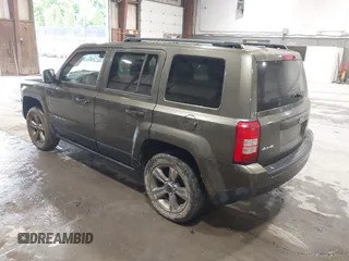 2015 Jeep Patriot Latitude z VIN 1C4NJRFB9FD417747, wystawiony jako IAAI lot #42527555 z przebiegiem 290 316 mil mil oraz . Historia ofert i sprzedaży dostępna na DreamBid. Obrazek 3.
