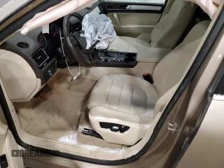 2016 Volkswagen Touareg Sport with VIN WVGEF9BP3GD010197, listed as a Copart auction lot 85826584 with 106,375 mi miles and Salvage Title. Bid and sale history available at DreamBid. Image 7.