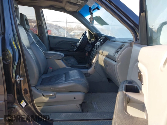 2005 Honda Pilot EX-L with VIN 5FNYF18505B036545, listed as a IAAI auction lot 41633967 with 184,038 mi miles. Bid and sale history available at carsss.com. Image 5.