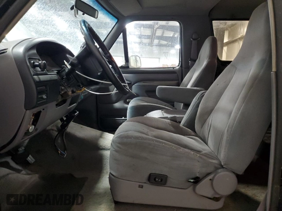 1996 Ford Bronco XL с VIN 1FMEU15N5TLB27829, выставлен на аукционе Copart как лот 58618705 с пробегом Не указан миль и Чистый • Clean title. История ставок и продаж доступна на DreamBid. Изображение 7.