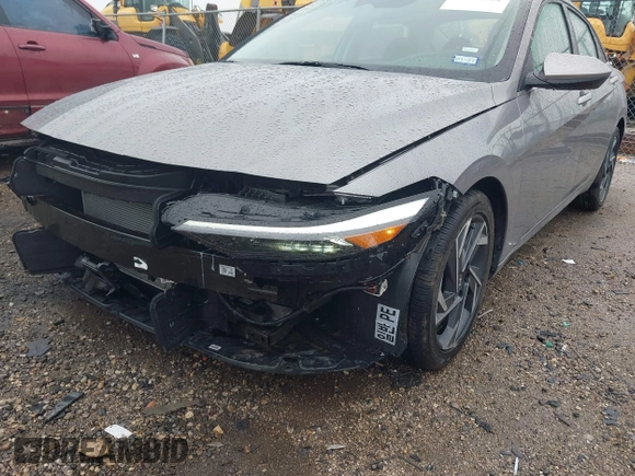 2025 Hyundai Elantra SEL Convenience with VIN KMHLS4DG7SU952152, listed as a IAAI auction lot 42188302 with 4,620 mi miles and . Bid and sale history available at DreamBid. Image 6.