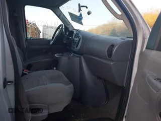2004 Ford Econoline Passenger XL с VIN 1FBSS31LX4HB02186, выставлен на аукционе IAAI как лот 41207583 с пробегом 163 330 миль миль и . История ставок и продаж доступна на DreamBid. Изображение 5.