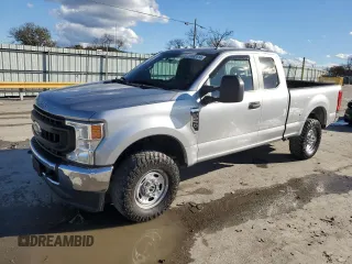 2020 Ford F-250 XL z VIN 1FT7X2B6XLEE83513, wystawiony jako Copart lot #81632414 z przebiegiem 22 587 mil mil oraz Czysty tytuł • Clean title. Historia ofert i sprzedaży dostępna na DreamBid. Obrazek 1.