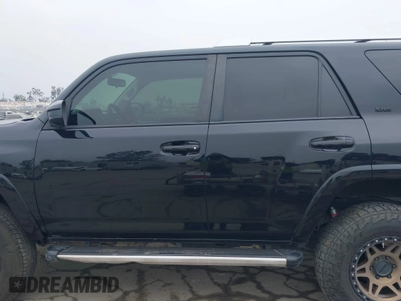 2017 Toyota 4Runner SR5 с VIN JTEZU5JR8H5159090, выставлен на аукционе IAAI как лот 42490310 с пробегом 60 546 миль миль и . История ставок и продаж доступна на DreamBid. Изображение 14.