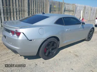 2011 Chevrolet Camaro 2LT z VIN 2G1FG1ED0B9203589, wystawiony jako IAAI lot #42200667 z przebiegiem 161 238 mil mil oraz . Historia ofert i sprzedaży dostępna na DreamBid. Obrazek 4.