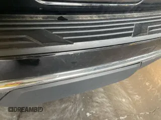 2022 Chevrolet Tahoe LS z VIN 1GNSKMKD7NR129745, wystawiony jako IAAI lot #42532712 z przebiegiem 95 126 mil mil oraz . Historia ofert i sprzedaży dostępna na DreamBid. Obrazek 1.