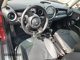 2011 MINI Hardtop S z VIN WMWSV3C50BTY10844, wystawiony jako Copart lot #54342145 z przebiegiem 86 825 mil mil oraz Szkody całkowita. Historia ofert i sprzedaży dostępna na DreamBid. Obrazek 8.