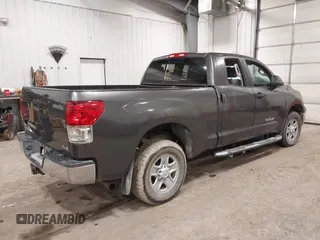2013 Toyota Tundra z VIN 5TFUM5F11DX045948, wystawiony jako IAAI lot #41687797 z przebiegiem 177 579 mil mil oraz . Historia ofert i sprzedaży dostępna na DreamBid. Obrazek 4.