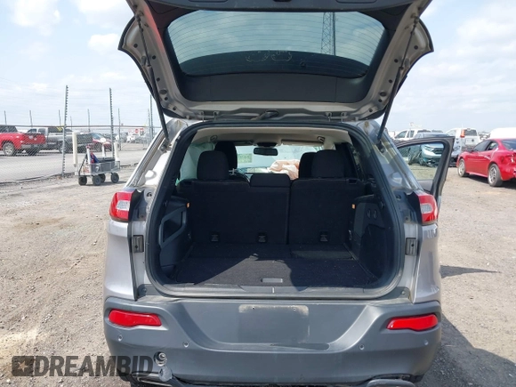 2016 Jeep Cherokee Latitude with VIN 1C4PJMCS2GW267423, listed as a IAAI auction lot 42018980 with 183,941 mi miles. Bid and sale history available at carsss.com. Image 17.