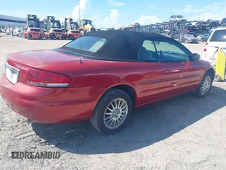 2005 Chrysler Sebring Touring z VIN 1C3EL55R55N704615, wystawiony jako IAAI lot #42469660 z przebiegiem 133 744 mil mil oraz . Historia ofert i sprzedaży dostępna na DreamBid. Obrazek 4.