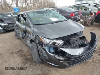 2023 Nissan Versa S z VIN 3N1CN8DV5PL861385, wystawiony jako IAAI lot #41884202 z przebiegiem 21 427 mil mil oraz . Historia ofert i sprzedaży dostępna na DreamBid. Obrazek 1.