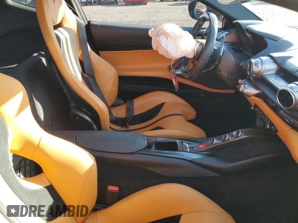 2020 Ferrari 812 z VIN ZFF83CLA6L0252213, wystawiony jako Copart lot #85585314 z przebiegiem 4 525 mil mil oraz Szkoda całkowita • Salvage title. Historia ofert i sprzedaży dostępna na DreamBid. Obrazek 10.