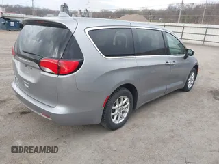 2018 Chrysler Pacifica Touring with VIN 2C4RC1DGXJR177738, listed as a IAAI auction lot 41895939 with 194,788 mi miles and . Bid and sale history available at DreamBid. Image 4.