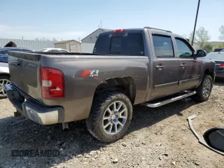 2007 Chevrolet Silverado 1500 LTZ with VIN 2GCEK13M171521361, listed as a Copart auction lot 52987245 with 220,392 mi miles and Salvage Title. Bid and sale history available at carsss.com. Image 3.