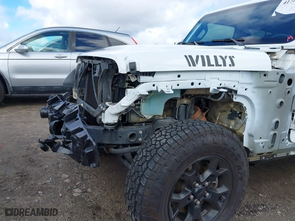 2020 Jeep Wrangler Unlimited Sport Altitude with VIN 1C4HJXDG9LW315977, listed as a IAAI auction lot 41788892 with 60,380 mi miles. Bid and sale history available at carsss.com. Image 6.