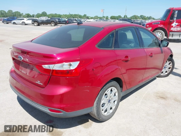 2012 Ford Focus SE z VIN 1FAHP3F21CL428659, wystawiony jako IAAI lot #42040183 z przebiegiem 195 947 mil mil oraz . Historia ofert i sprzedaży dostępna na DreamBid. Obrazek 4.