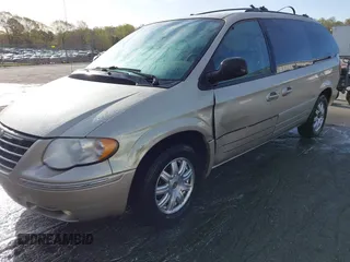 2005 Chrysler Town & Country Touring with VIN 2C4GP54L15R131849, listed as a IAAI auction lot 41933389 with 276,344 mi miles. Bid and sale history available at carsss.com. Image 6.