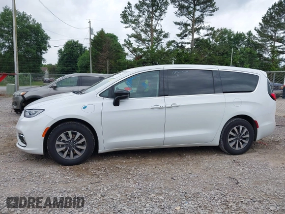 2024 Chrysler Pacifica Hybrid Select z VIN 2C4RC1S75RR103836, wystawiony jako IAAI lot #42293507 z przebiegiem 41 774 mil mil oraz . Historia ofert i sprzedaży dostępna na DreamBid. Obrazek 14.