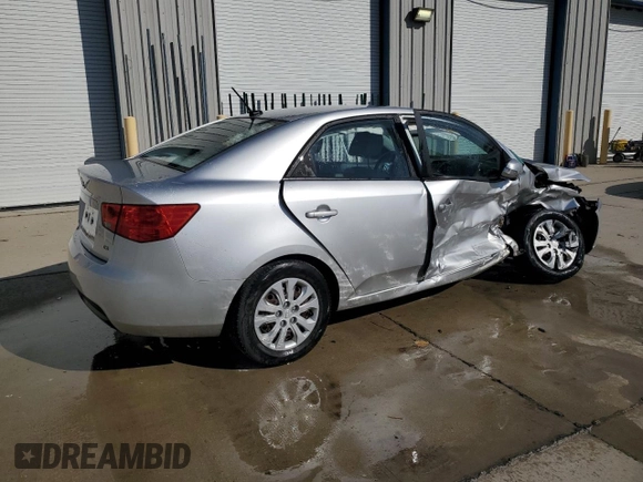 2010 Kia Forte EX z VIN KNAFU4A21A5066595, wystawiony jako Copart lot #53303195 z przebiegiem 190 992 mil mil oraz Nie do naprawy. Historia ofert i sprzedaży dostępna na DreamBid. Obrazek 3.