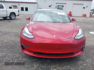 2020 Tesla Model 3 Long Range z VIN 5YJ3E1EB7LF668172, wystawiony jako IAAI lot #42002676 z przebiegiem 61 672 mil mil oraz . Historia ofert i sprzedaży dostępna na DreamBid. Obrazek 12.