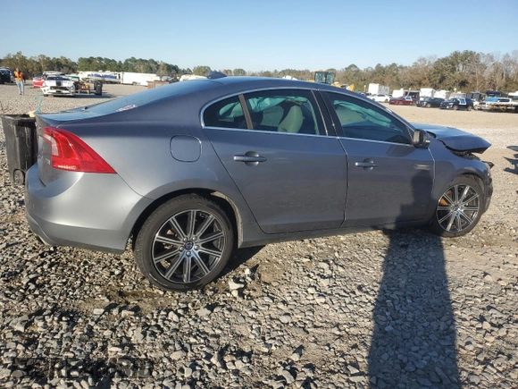 2017 Volvo S60 Inscription z VIN LYV402HKXHB153423, wystawiony jako Copart lot #82981224 z przebiegiem Nie podano mil oraz Szkoda całkowita • Salvage title. Historia ofert i sprzedaży dostępna na DreamBid. Obrazek 3.