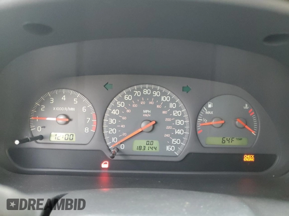 2001 Volvo V40 z VIN YV1VW29551F747214, wystawiony jako Copart lot #44844735 z przebiegiem 183 144 mil mil oraz Czysty tytuł • Clean title. Historia ofert i sprzedaży dostępna na DreamBid. Obrazek 9.