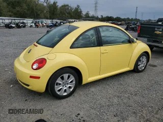 2010 Volkswagen New Beetle Coupe with VIN 3VWPW3AG1AM030114, listed as a Copart auction lot 88204815 with 157,927 mi miles and Salvage Title. Bid and sale history available at carsss.com. Image 3.