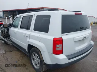 2016 Jeep Patriot Sport with VIN 1C4NJPBA6GD687537, listed as a IAAI auction lot 41188775 with 121,404 mi miles. Bid and sale history available at carsss.com. Image 3.