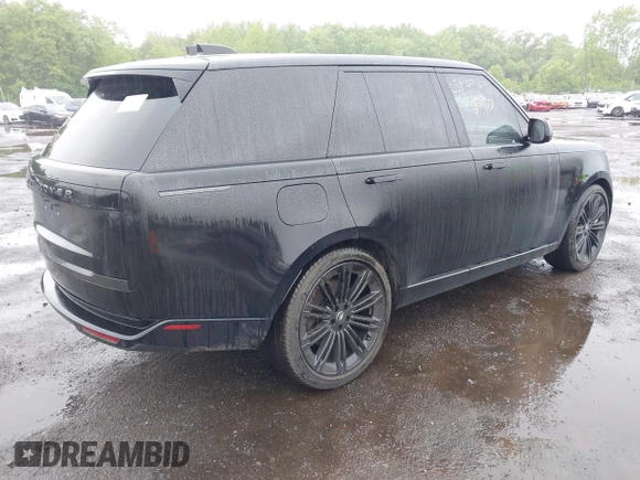 2024 Land Rover Range Rover SE z VIN SALKP9E96RA092327, wystawiony jako IAAI lot #42336138 z przebiegiem 41 600 mil mil oraz . Historia ofert i sprzedaży dostępna na DreamBid. Obrazek 4.