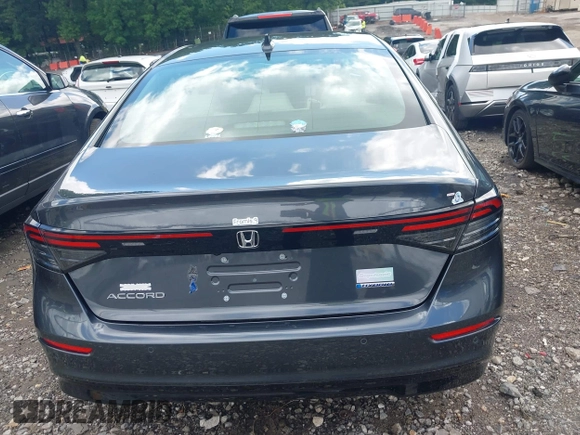 2025 Honda Accord EX-L z VIN 1HGCY2F67SA035808, wystawiony jako IAAI lot #42233264 z przebiegiem 715 mil mil oraz . Historia ofert i sprzedaży dostępna na DreamBid. Obrazek 16.